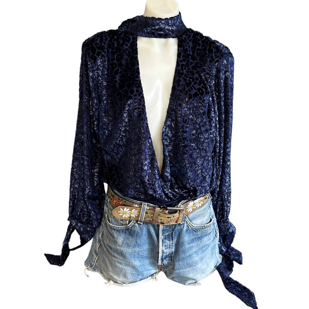 Lovers + Friends Blue Plunging Velvet Top MEDIUM Cocktail Party Bows $178 NEW - Picture 5 of 10